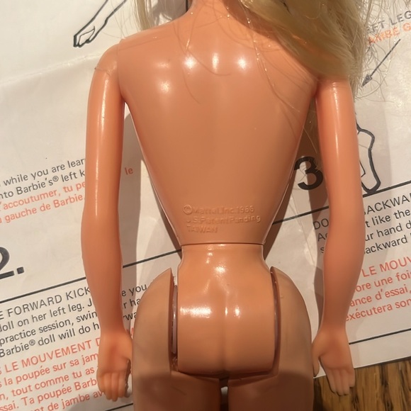 1966/75 Ballerina Barbie with original shoes, crown, stand, and instructions - Picture 3 of 4